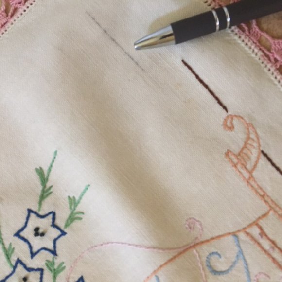Vintage Dresser Scarf Table Runner Hand Embroider - Picture 4 of 4